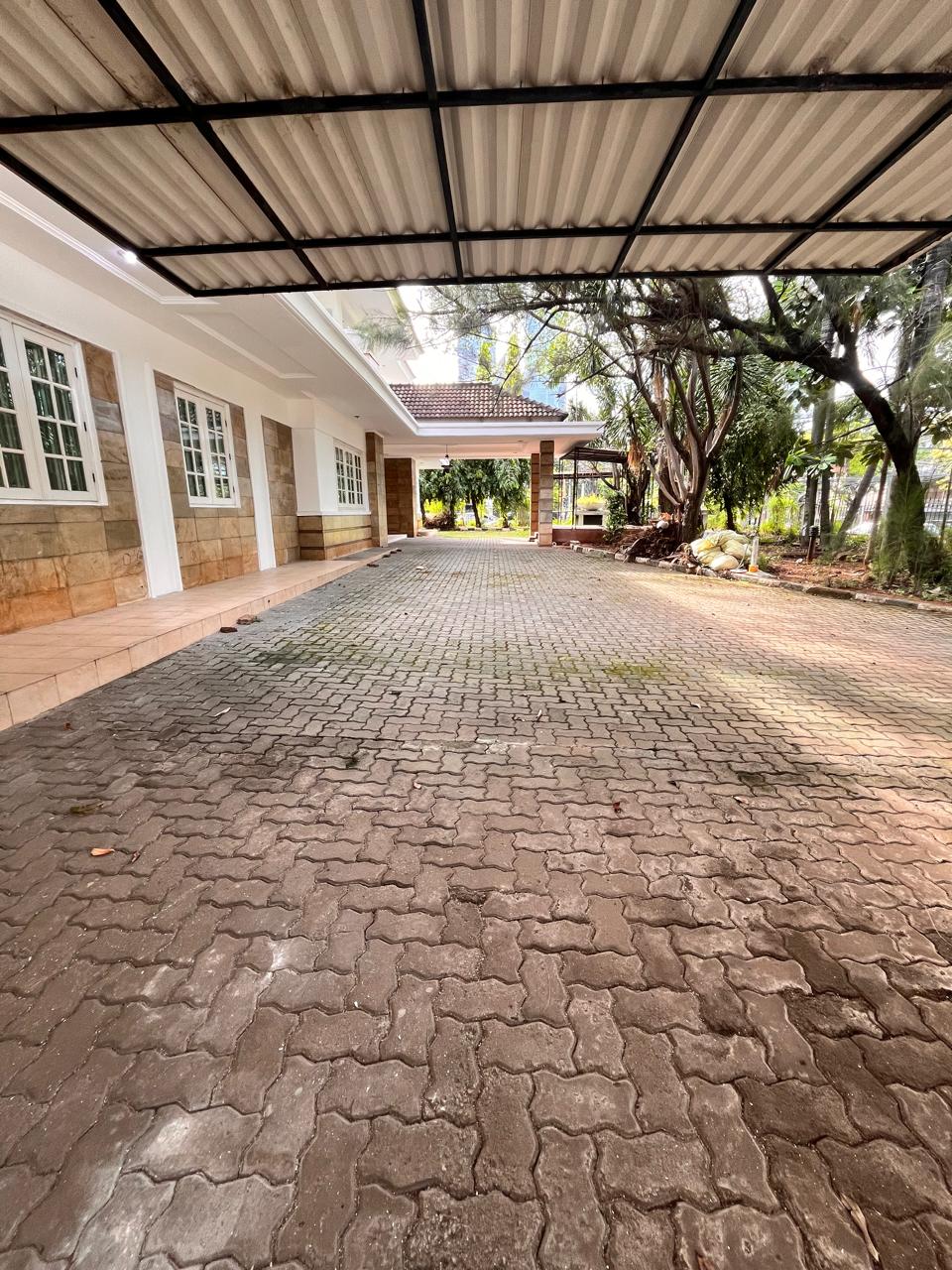 Sewa rumah 2 lantai di Jl. Imam Bonjol, Menteng, Jakarta Pusat