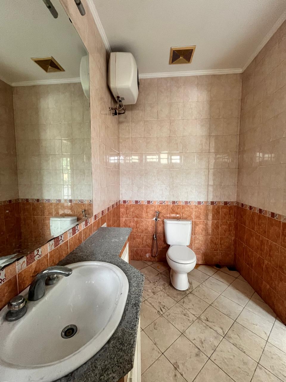 Disewakan rumah 2 lantai di Jl. Imam Bonjol, Menteng, Jakarta