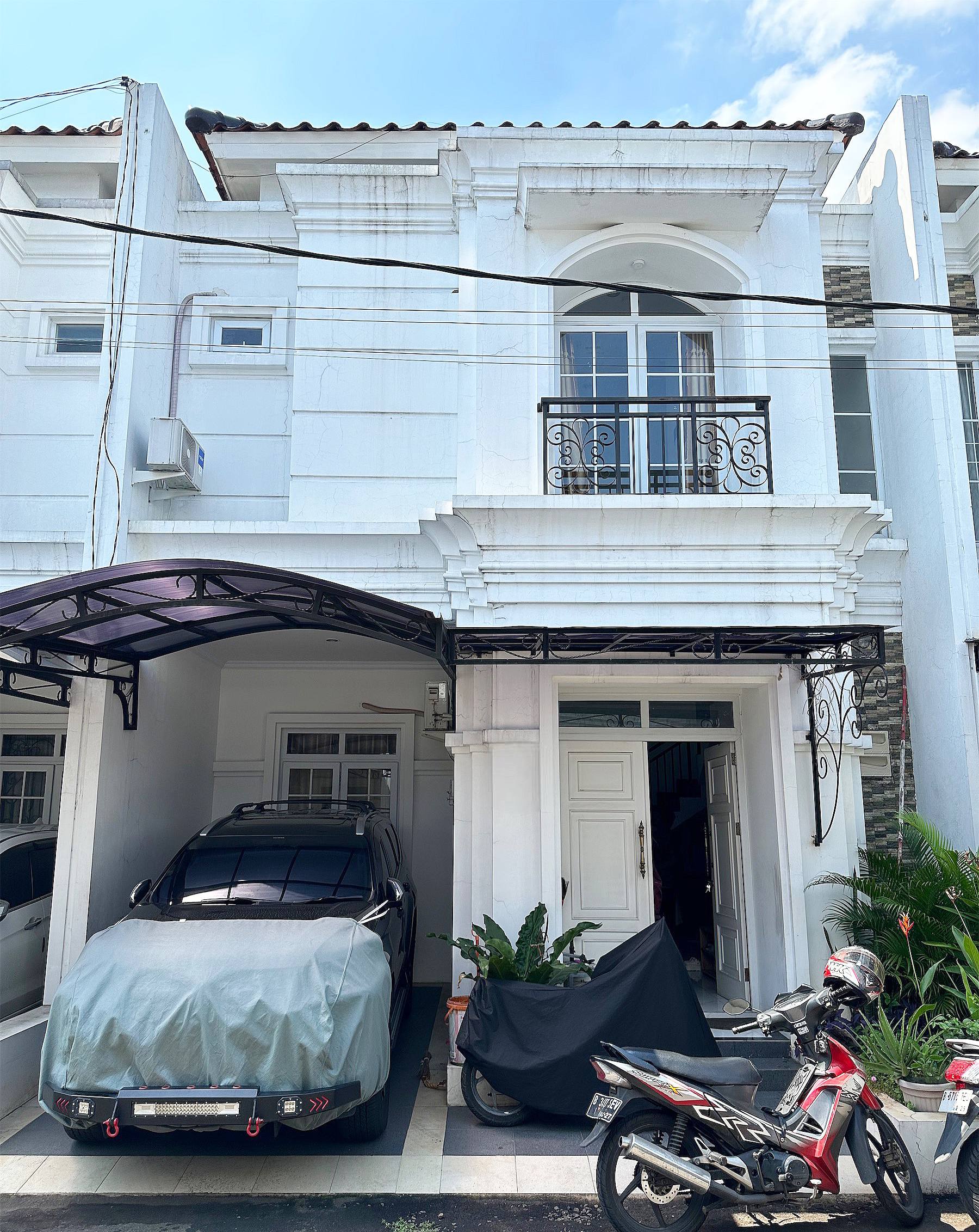 Rumah secon 2lantai di Ceger cipayung Jakarta Timur