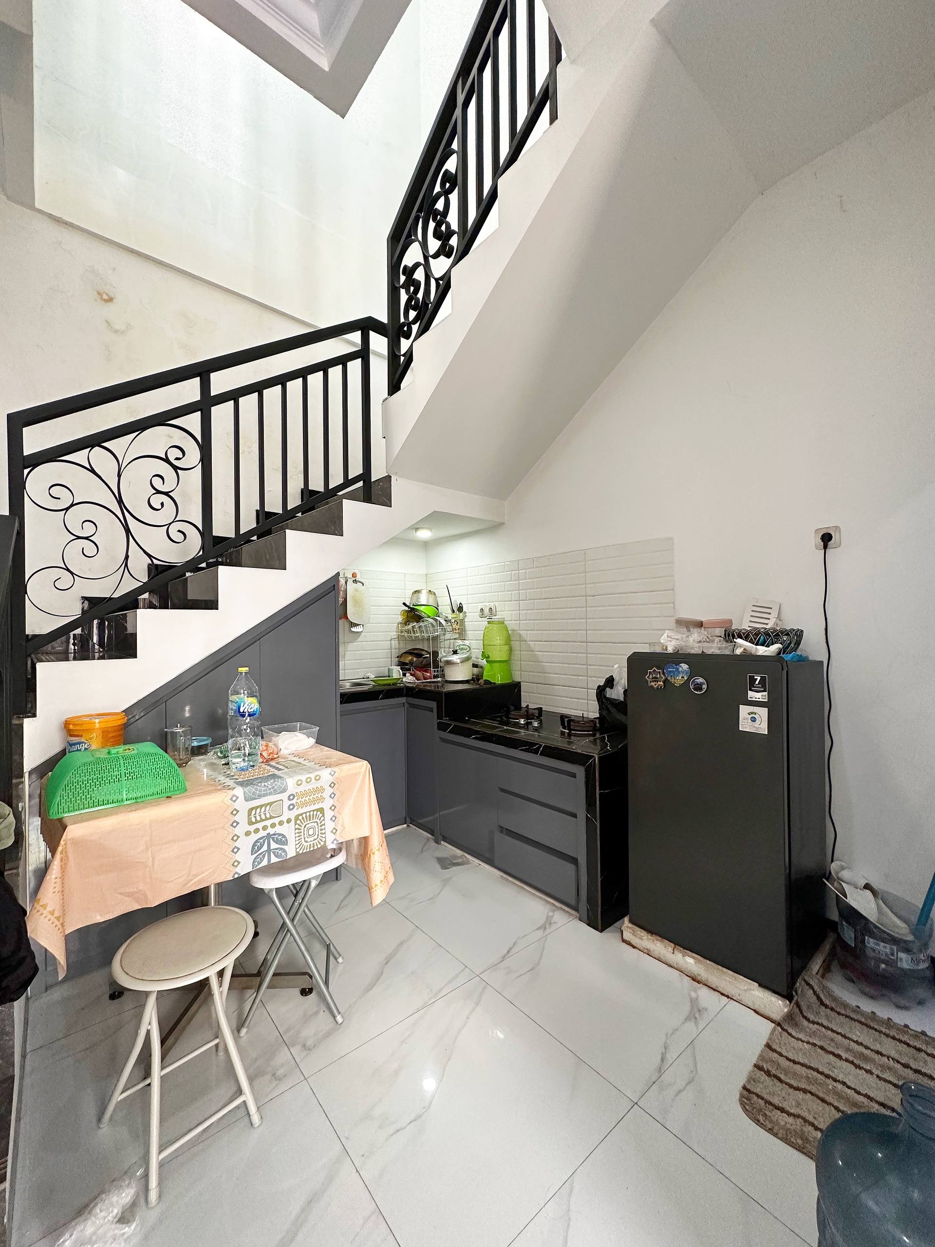 Rumah secon 2lantai di Ceger cipayung Jakarta Timur