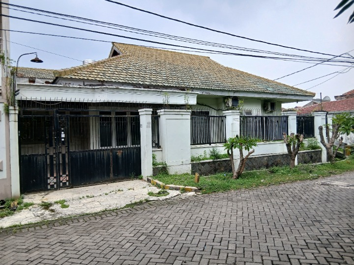 Jual Rumah SHM Hook di Jalan Raya Darmo Harapan, Surabaya