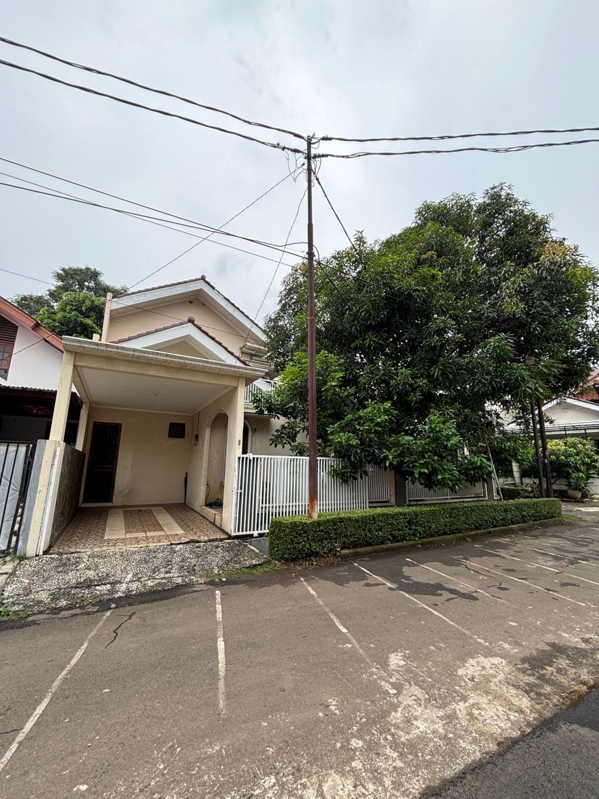 Jual rumah hook modern siap huni di Punai IV, Bintaro Sektor 2