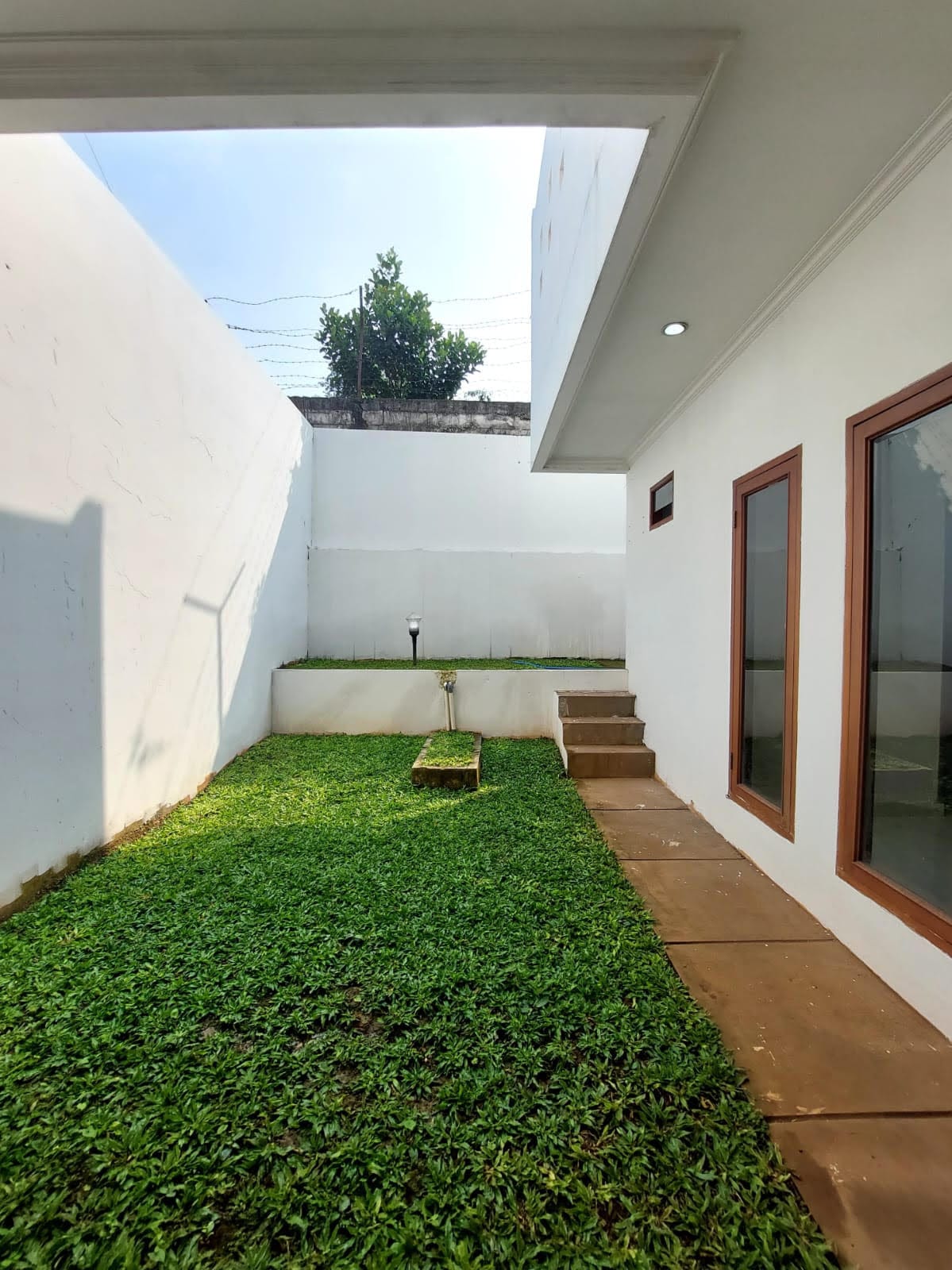 Jual rumah Minimalis di Cilandak Timur, Pasar Minggu, Jakarta