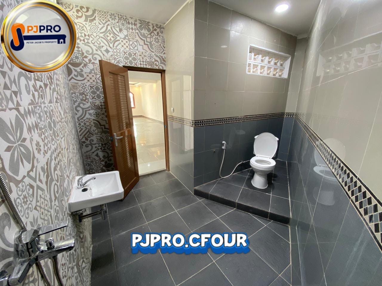 Dijual Rumah 3lantai Siaphuni di Permata Kemang Bekasi