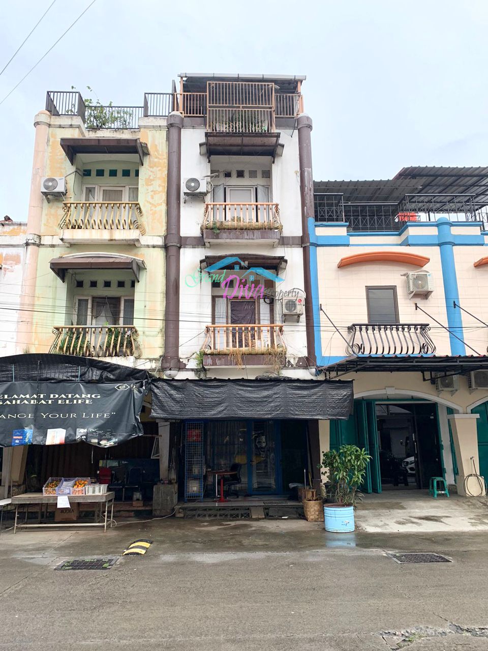 RUKO 3 LANTAI DI VILLA PEKAYON BEKASI SELATAN