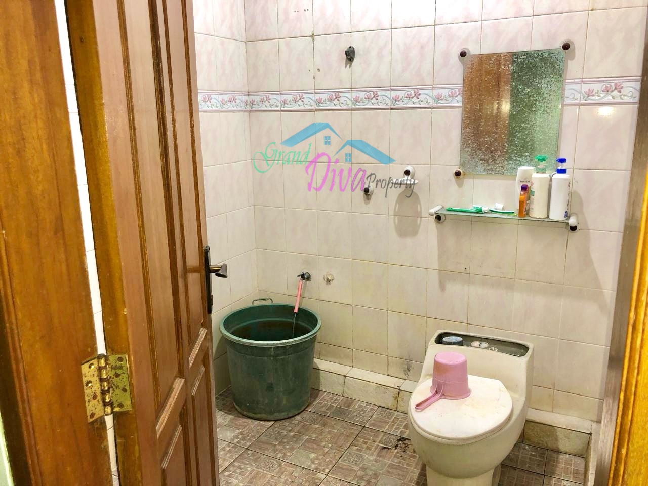 RUMAH HOOK BAGUS DAN LUAS DI JATIBENING ESTATE DEKAT TO