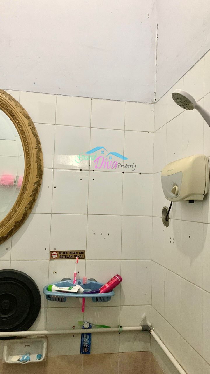 RUKO 3 LANTAI DI VILLA PEKAYON BEKASI SELATAN