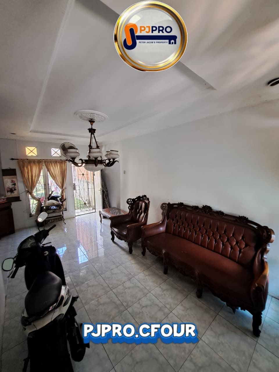 Dijual Rumah Posisi Hook Semi Furnished di Villa Indah Permai