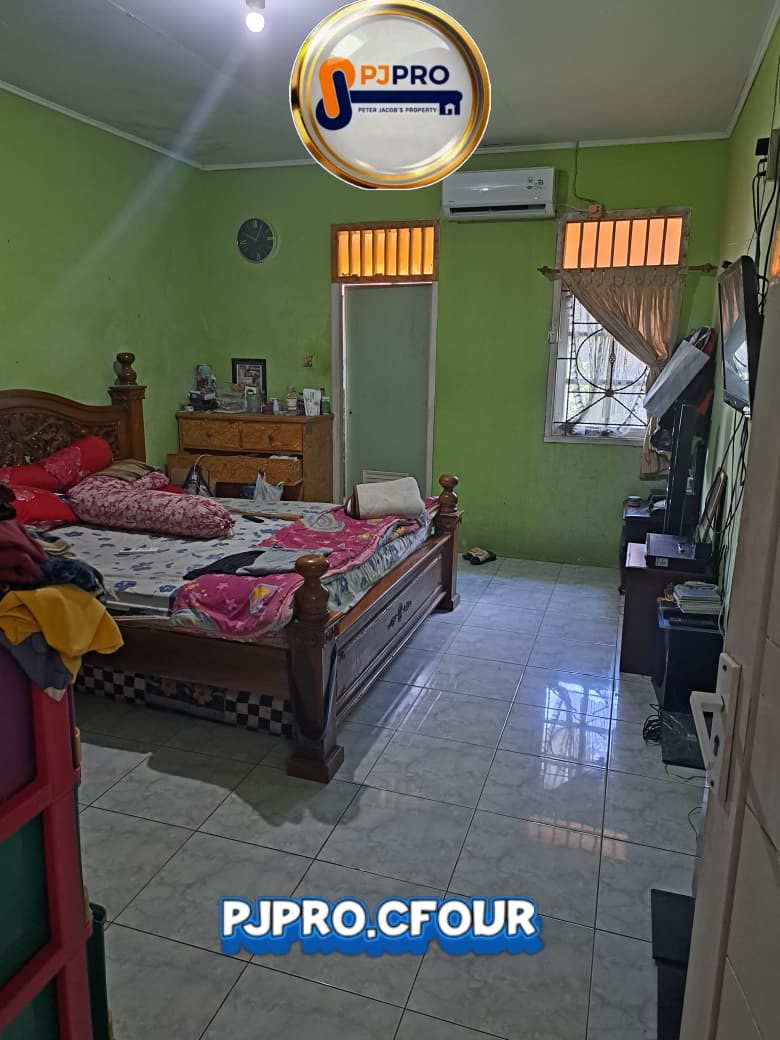 Dijual Rumah Posisi Hook Semi Furnished di Villa Indah Permai