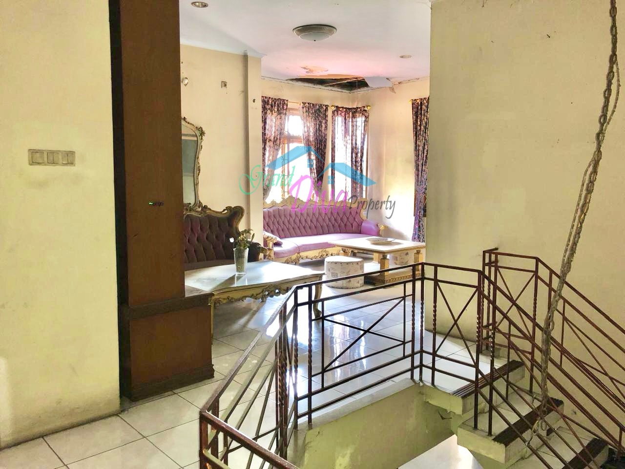 RUMAH HOOK BAGUS DAN LUAS DI JATIBENING ESTATE DEKAT TO