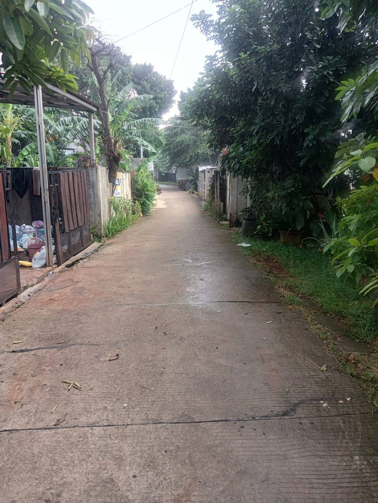 Tanah di Pinggir GDC sebelah toko daging nusantara