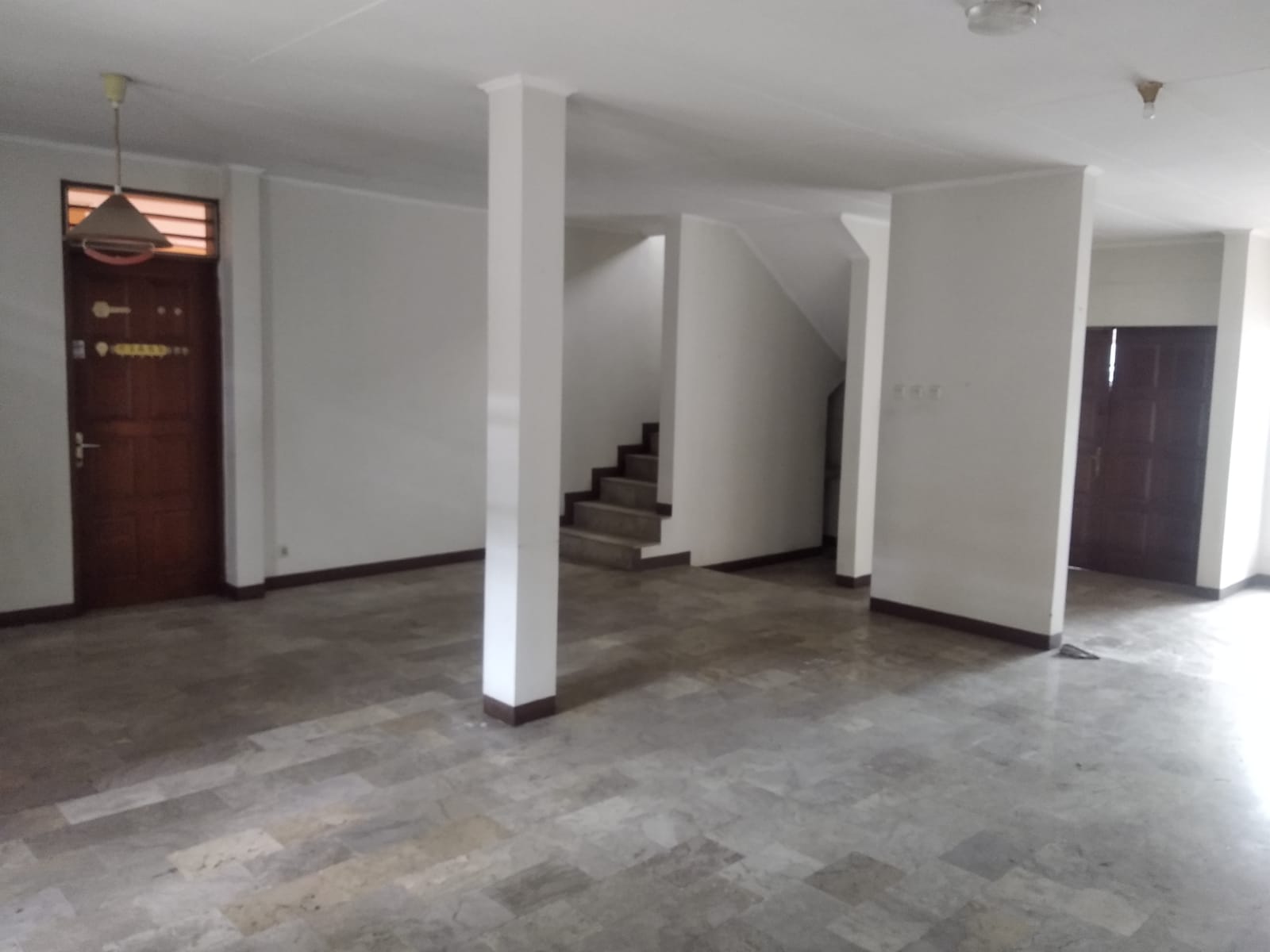 Dijual Rumah di Taman Kedoya Baru, Jakarta Barat