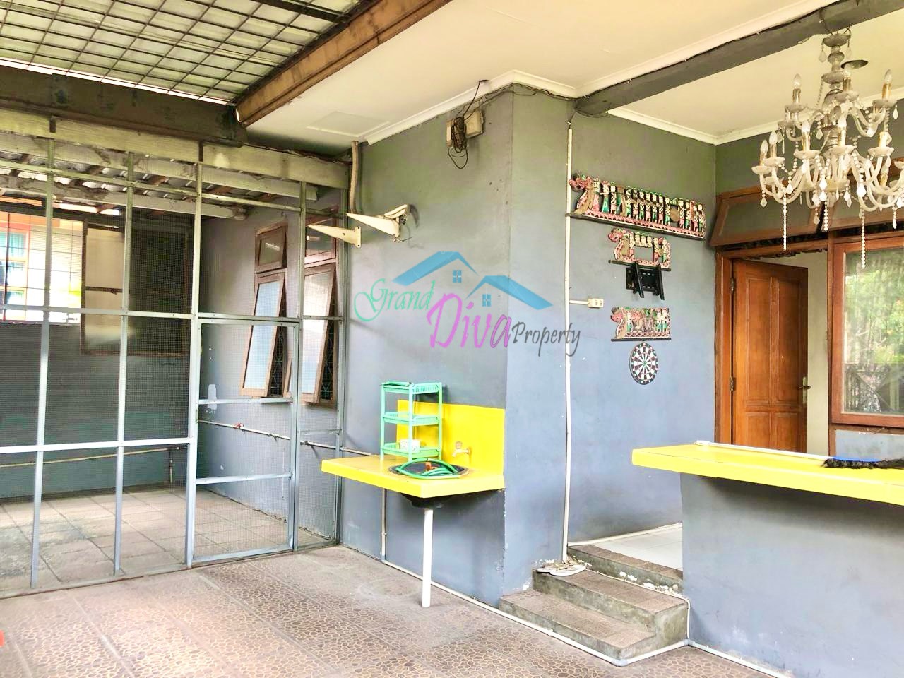 RUMAH HOOK BAGUS DAN LUAS DI JATIBENING ESTATE DEKAT TOL