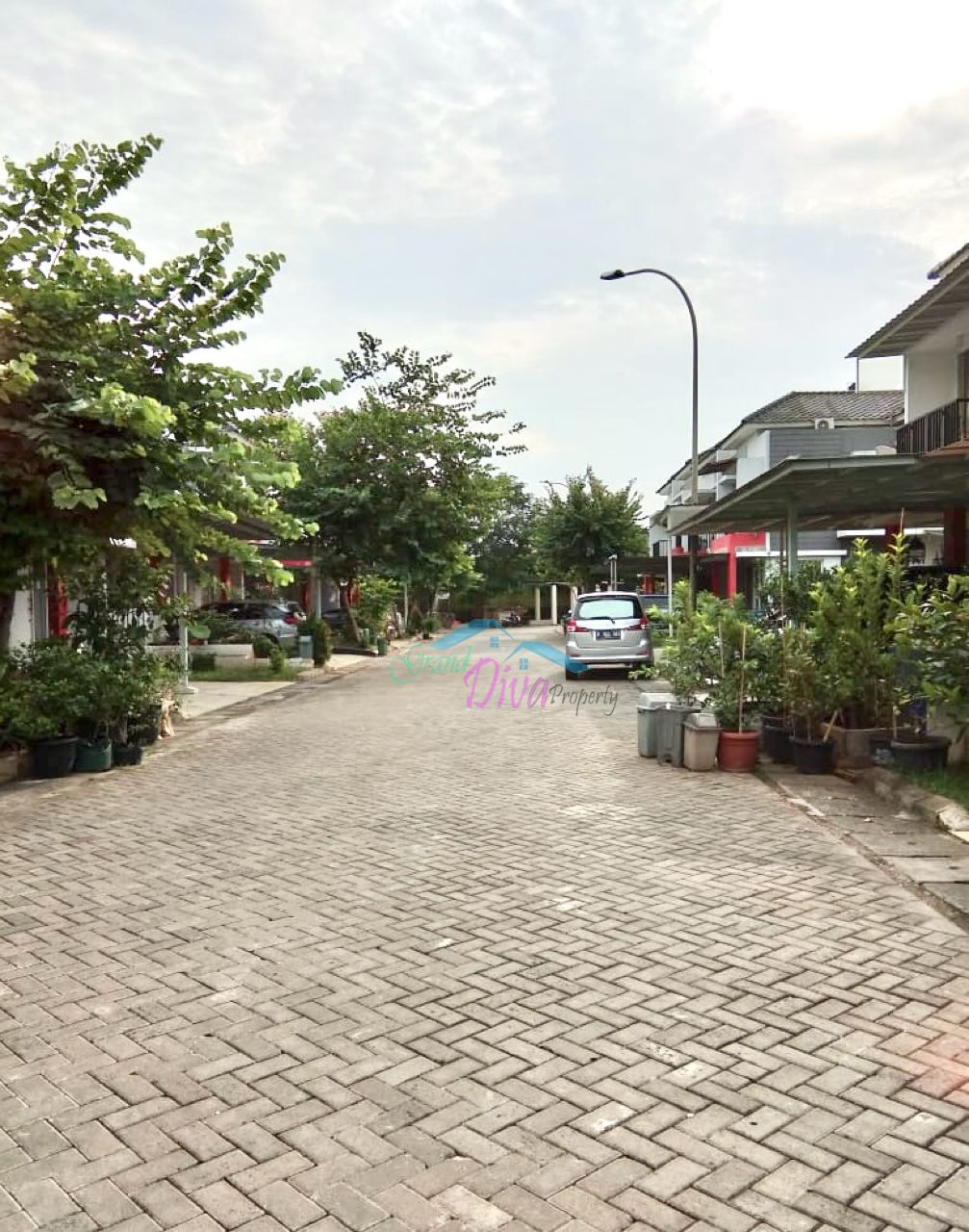 RUMAH BAGUS DI CLUSTER GRAND GALAXY CITY