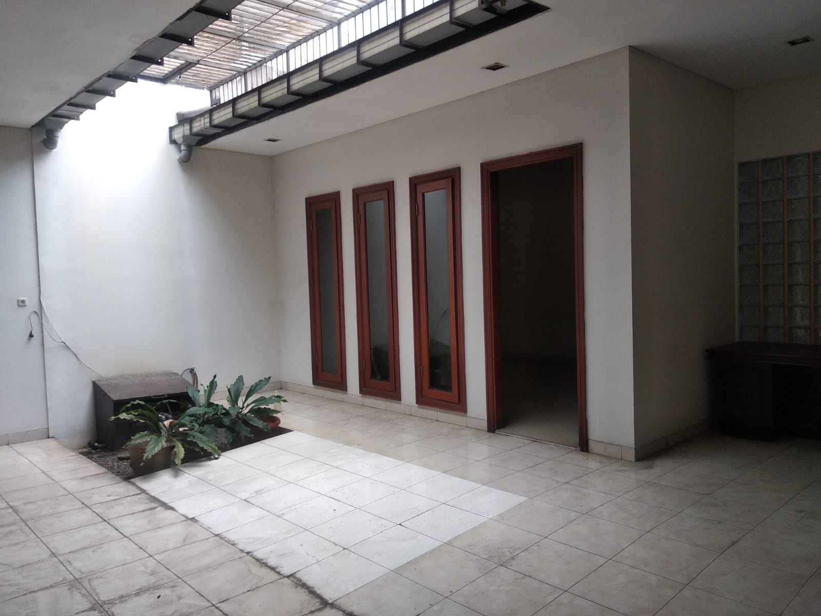 Dijual Rumah di Taman Kedoya Baru, Jakarta Barat