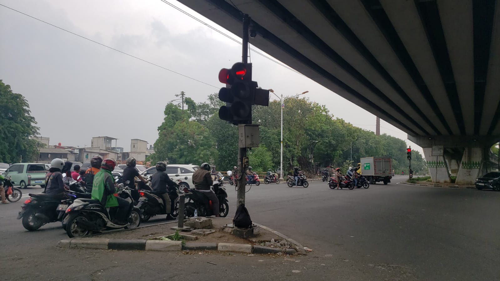 Dijual Cepat dibawah NJOP Tanah dan Bangunan Jl.Daan Mogot KM 10