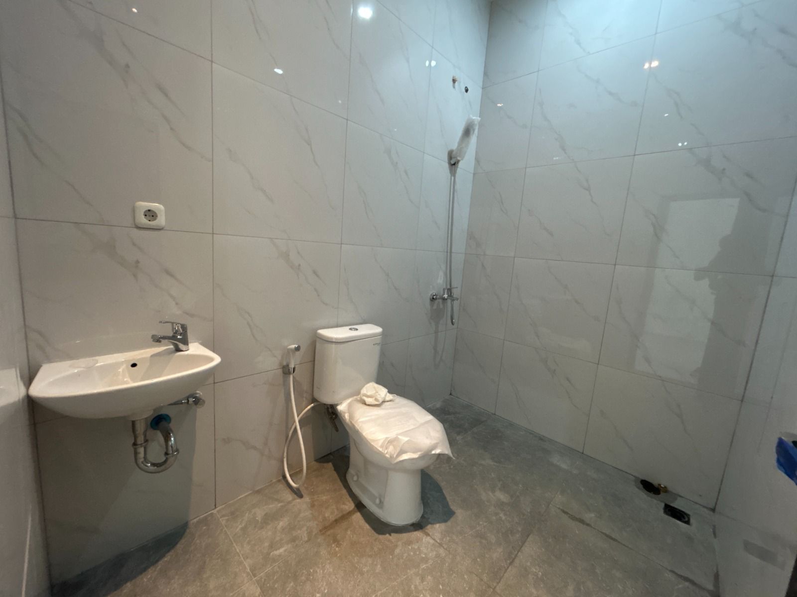 jual 3 unit rumah baru classic modern di Cipinang Cempedak, Jat