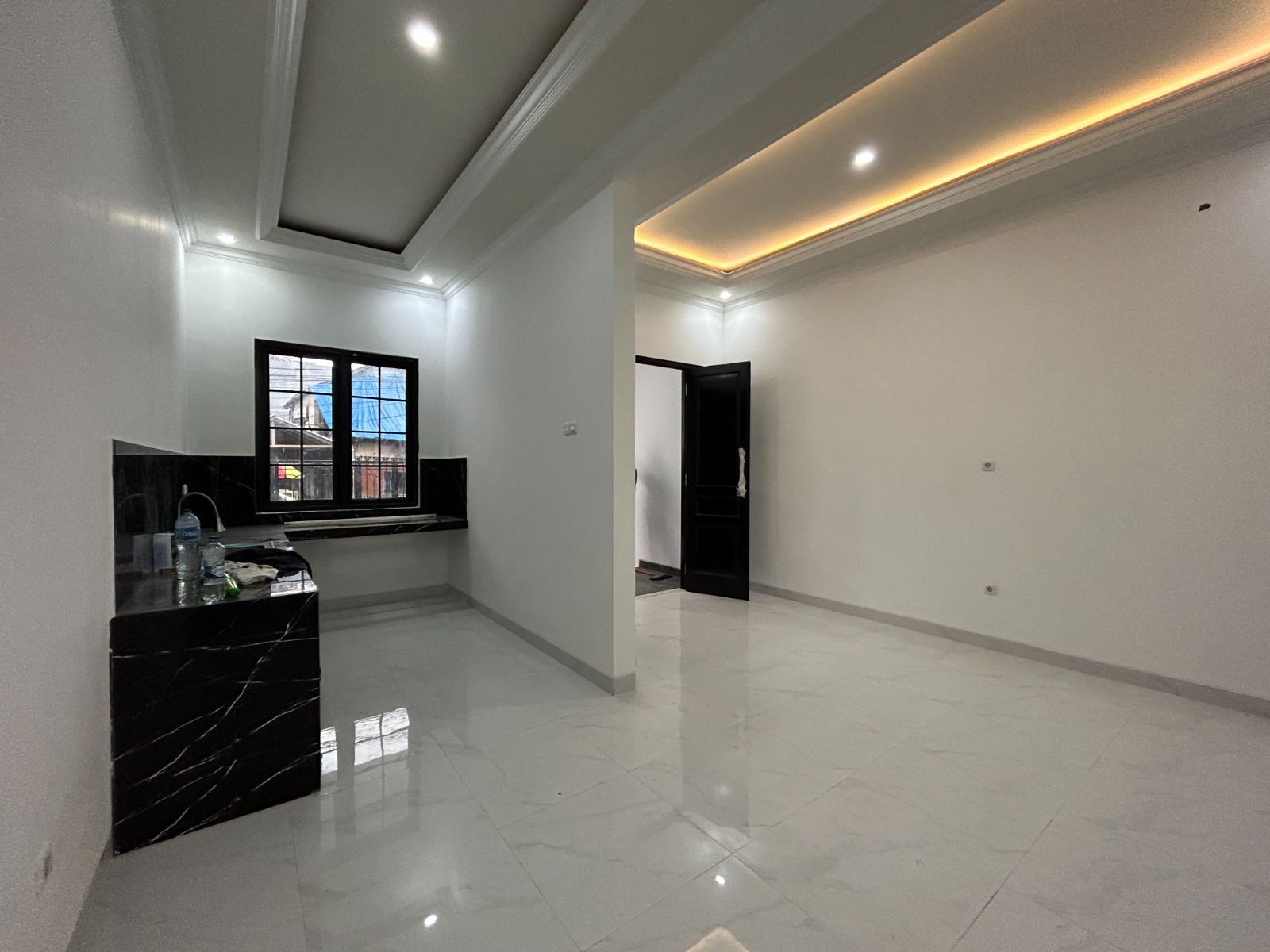 Di jual 3 unit rumah baru classic modern di Cipinang Cempedak