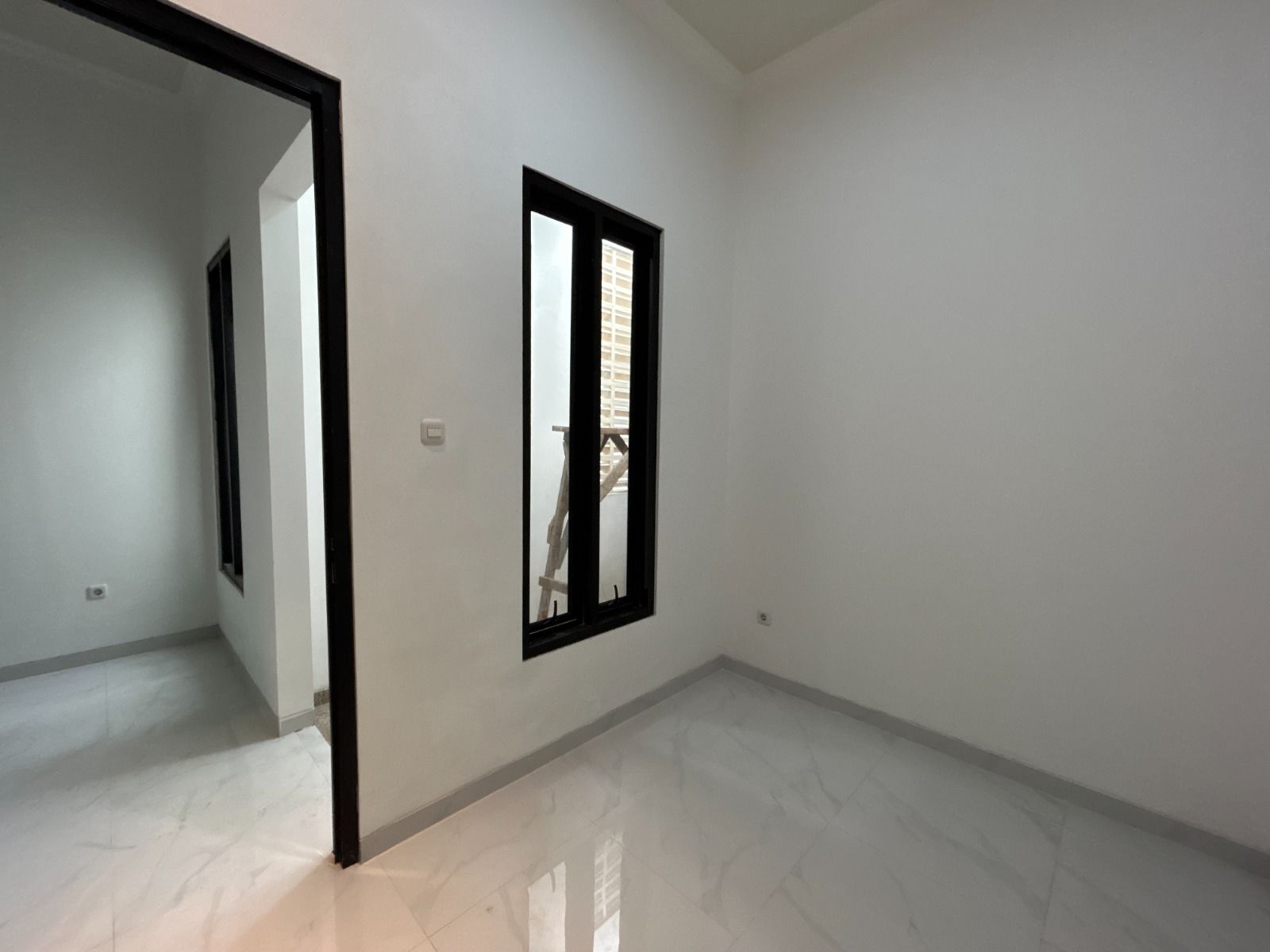 Di jual 3 unit rumah baru classic modern di Cipinang Cempedak