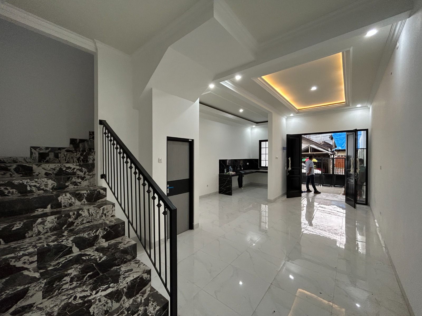 jual 3 unit rumah baru classic modern di Cipinang Cempedak, Jat