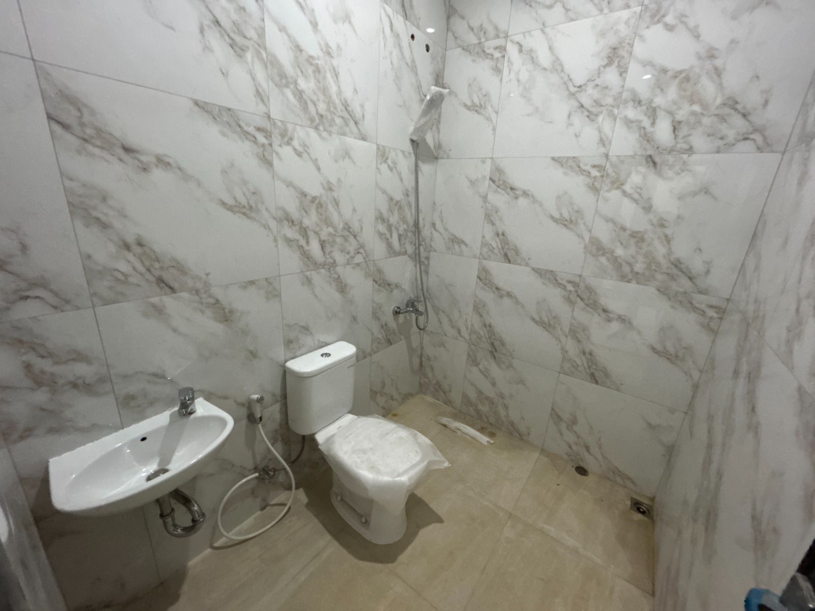 Di jual 3 unit rumah baru classic modern di Cipinang Cempedak