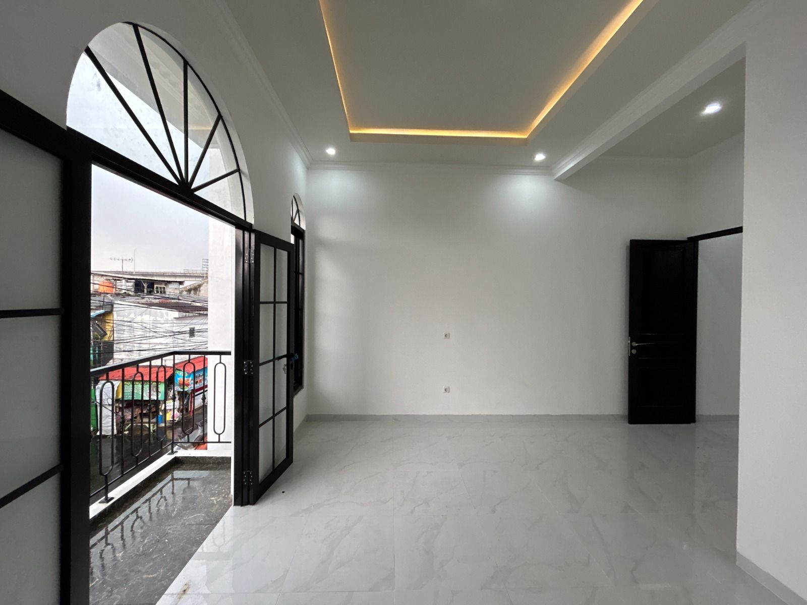 jual 3 unit rumah baru classic modern di Cipinang Cempedak, Jat