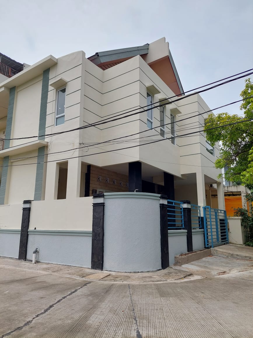 Jual cepat rumah hook dan strategis di Komplek HII Kelapa Gading
