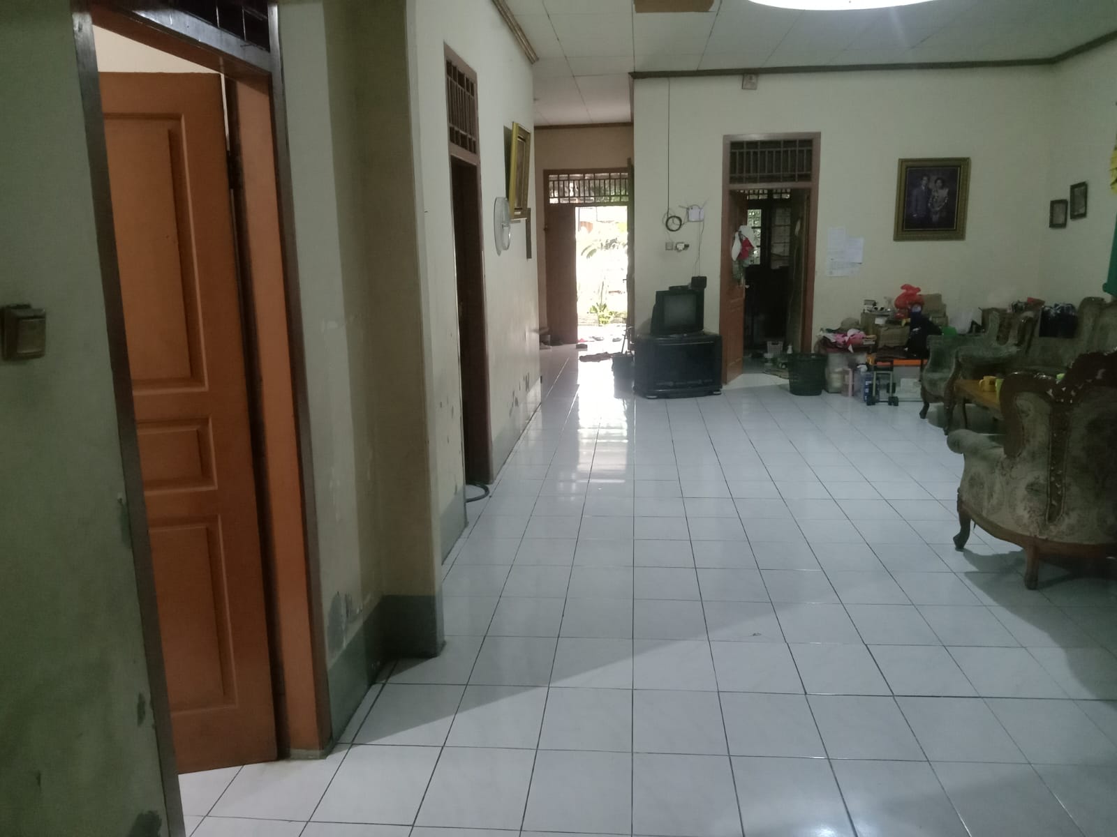 Jual rumah tua dan luas di Pertukangaan Utara, Pesanggrahan