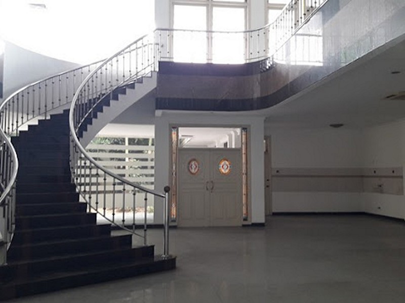 Sewa Rumah Komersial Mewah Strategis di Jalan Imam Bonjol, Tegal