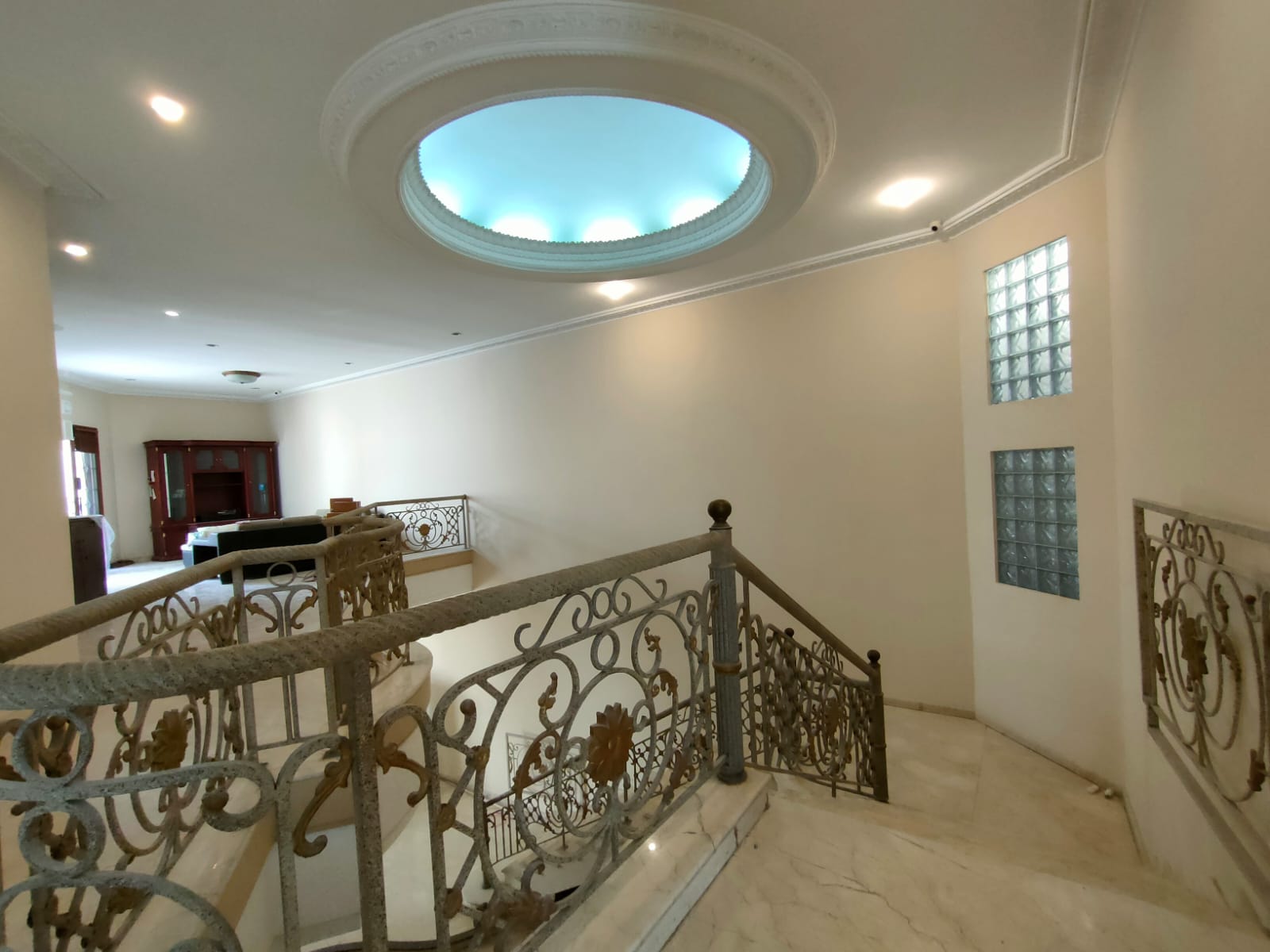 Sewa Rumah Mewah Siap Huni di Pusat Kota Jalan Kecilung, Genteng