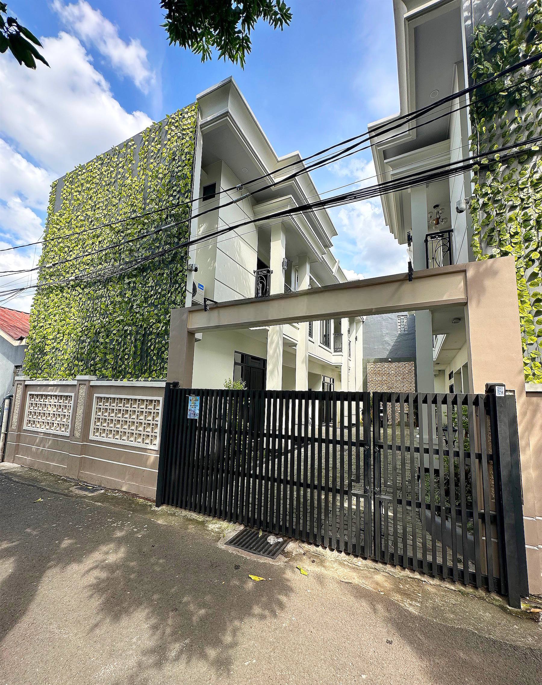 Rumah siap huni Cluster eksklusif Pasar Rebo Jakarta Timur