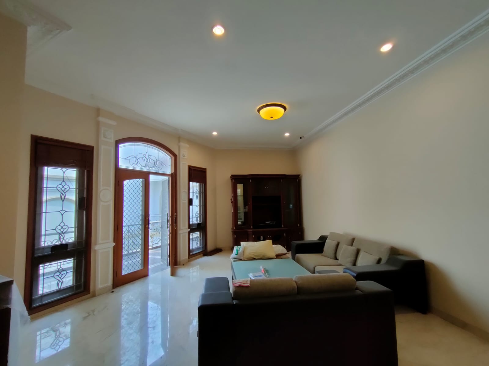 Sewa Rumah Mewah Siap Huni di Pusat Kota Jalan Kecilung, Genteng