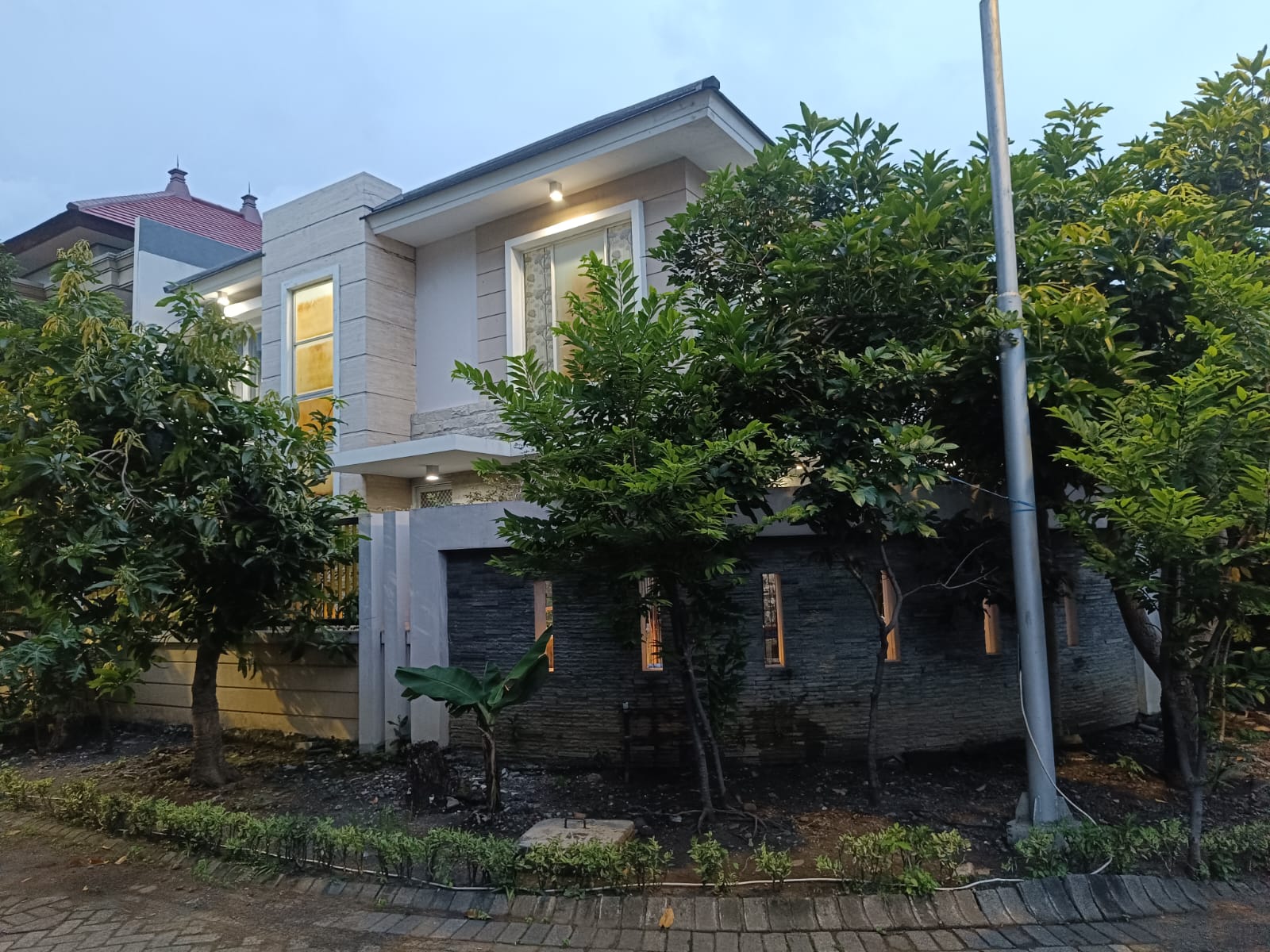 rumah dijual villa valencia surabaya