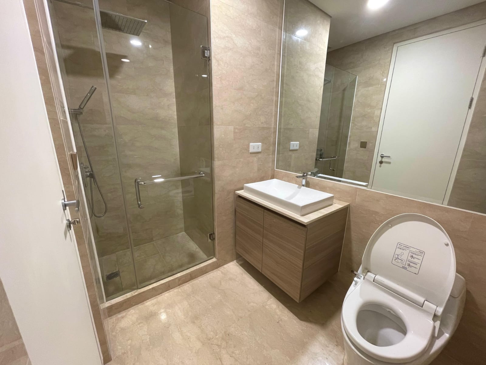 Jual Apartemen Fifty Seven Promenade - Thamrin, Kebon Melati