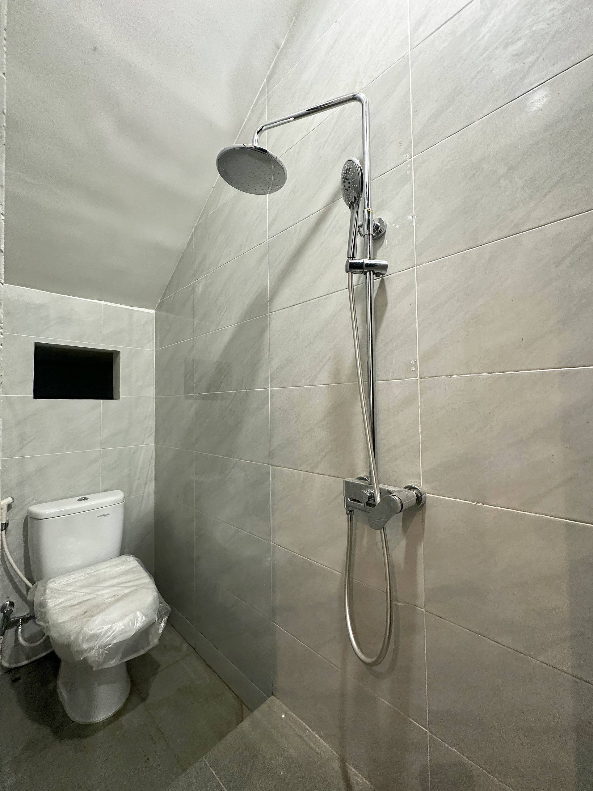 Rumah 3 lantai Duren Sawit Jakarta Timur dekat terusan BKT