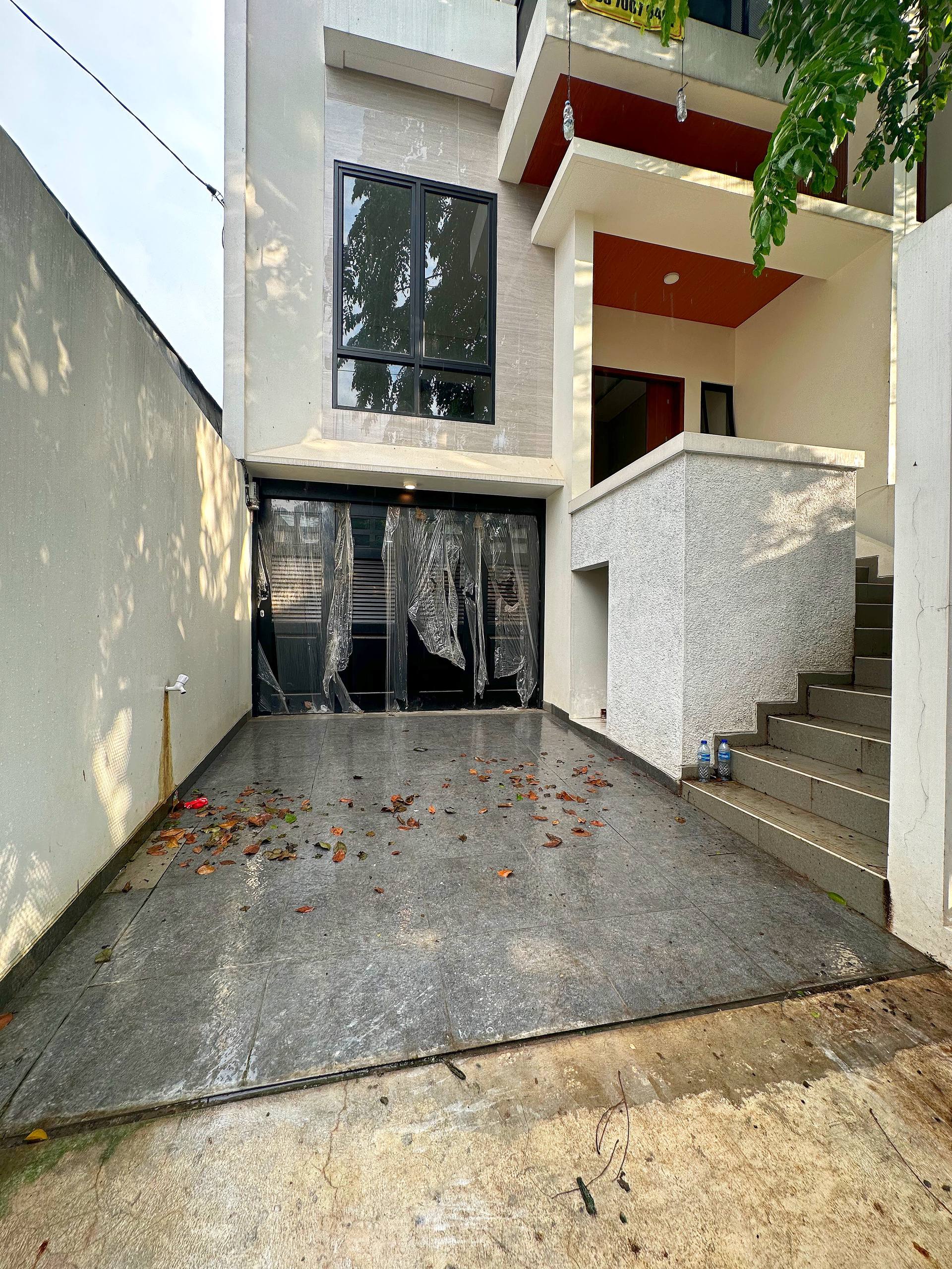 Rumah 3 lantai Duren Sawit Jakarta Timur dekat terusan BKT