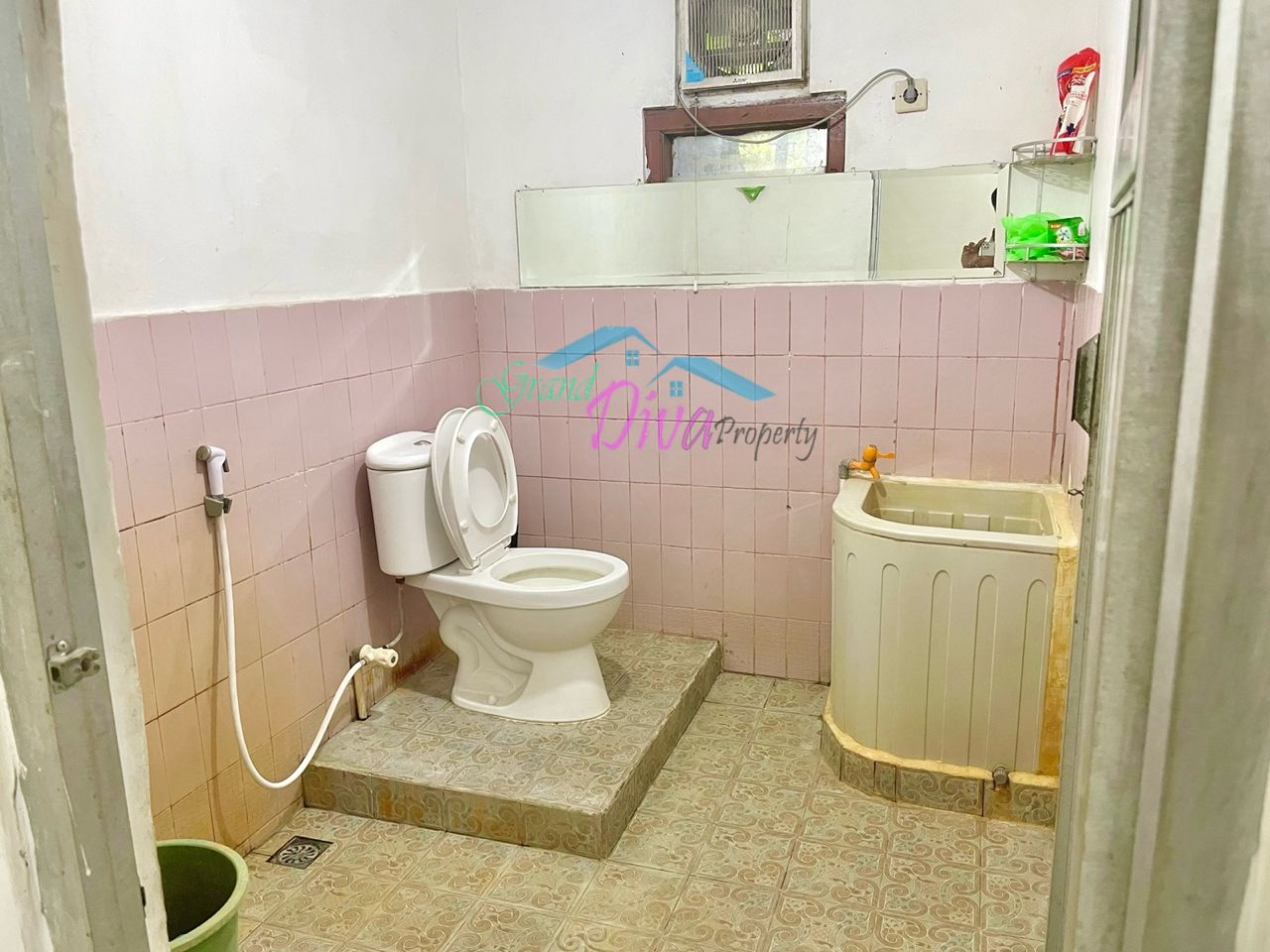 RUMAH DI KAYURINGIN JAYA BEKASI SELATAN