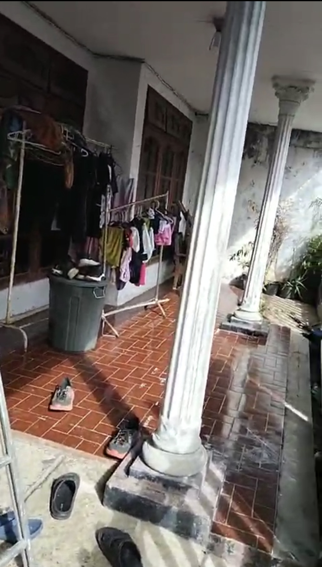 Dijual Tanah Bonus Rumah dalam Komplek Strategis di Ciputat