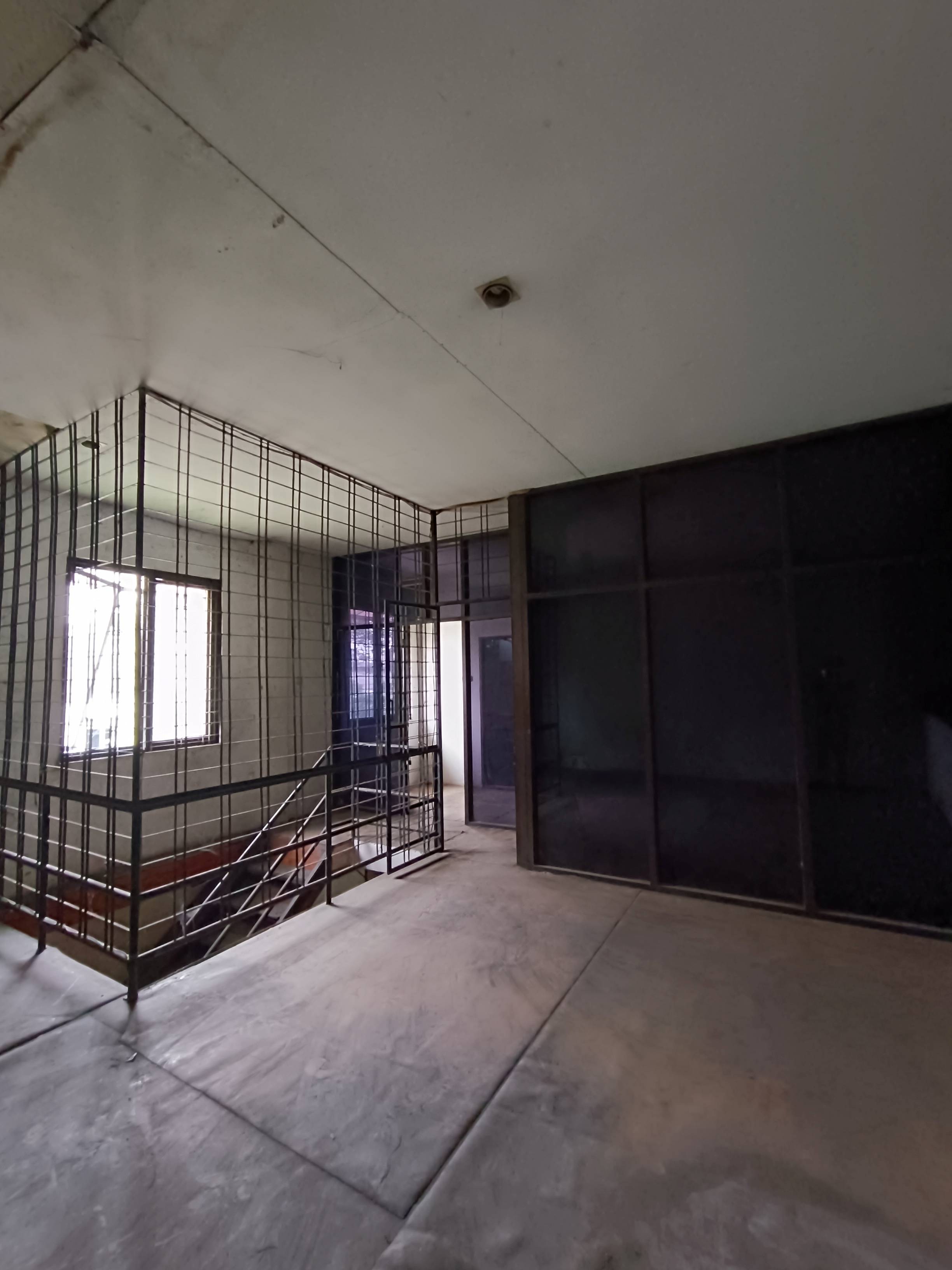 Bangunan Gudang dan Ruko Raya Ahmad Yani Ayani Surabaya Selatan