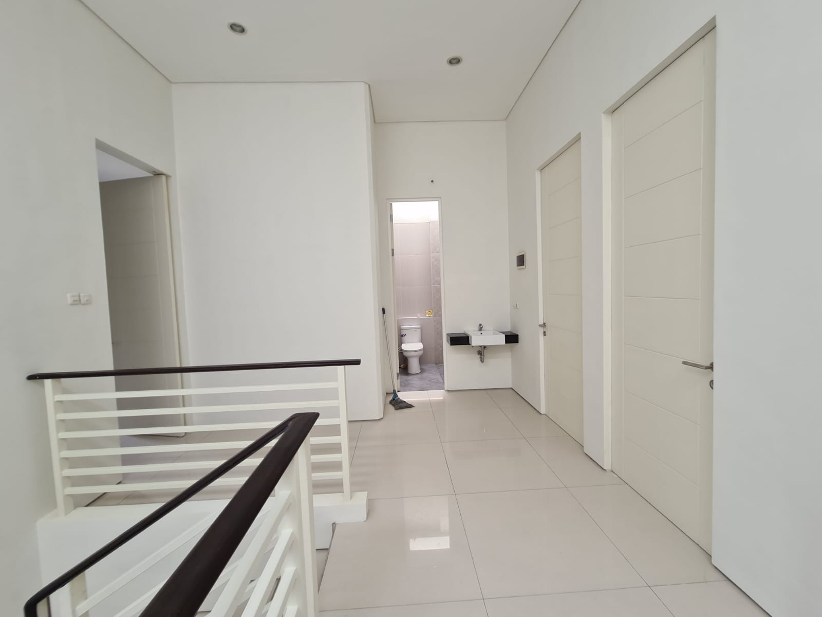 Rumah Royal Residence Surabaya Barat Minimalis View Bagus Langka