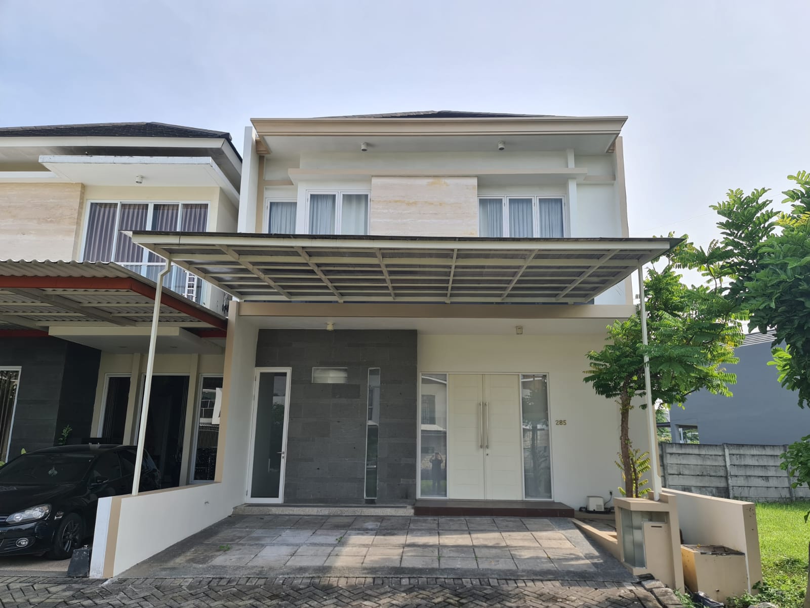 Rumah Royal Residence Surabaya Barat Minimalis View Bagus Langka