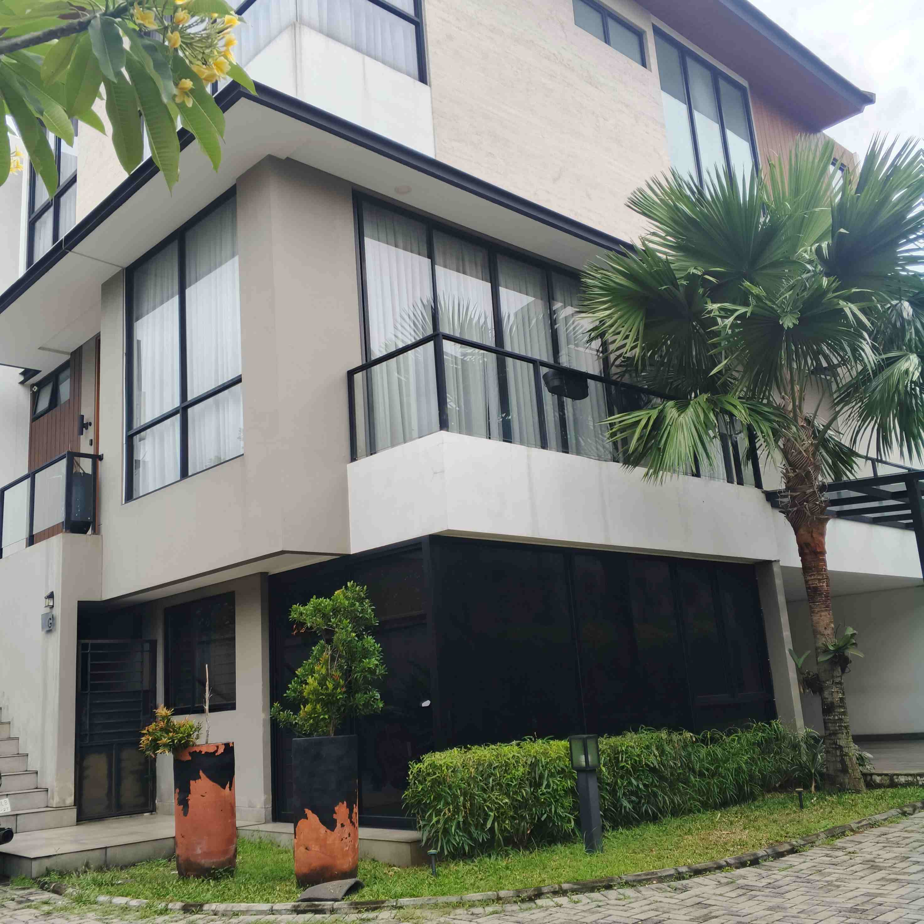Jual rumah cluster cantik di Jeruk Purut, Cilandak Timur, Pasar