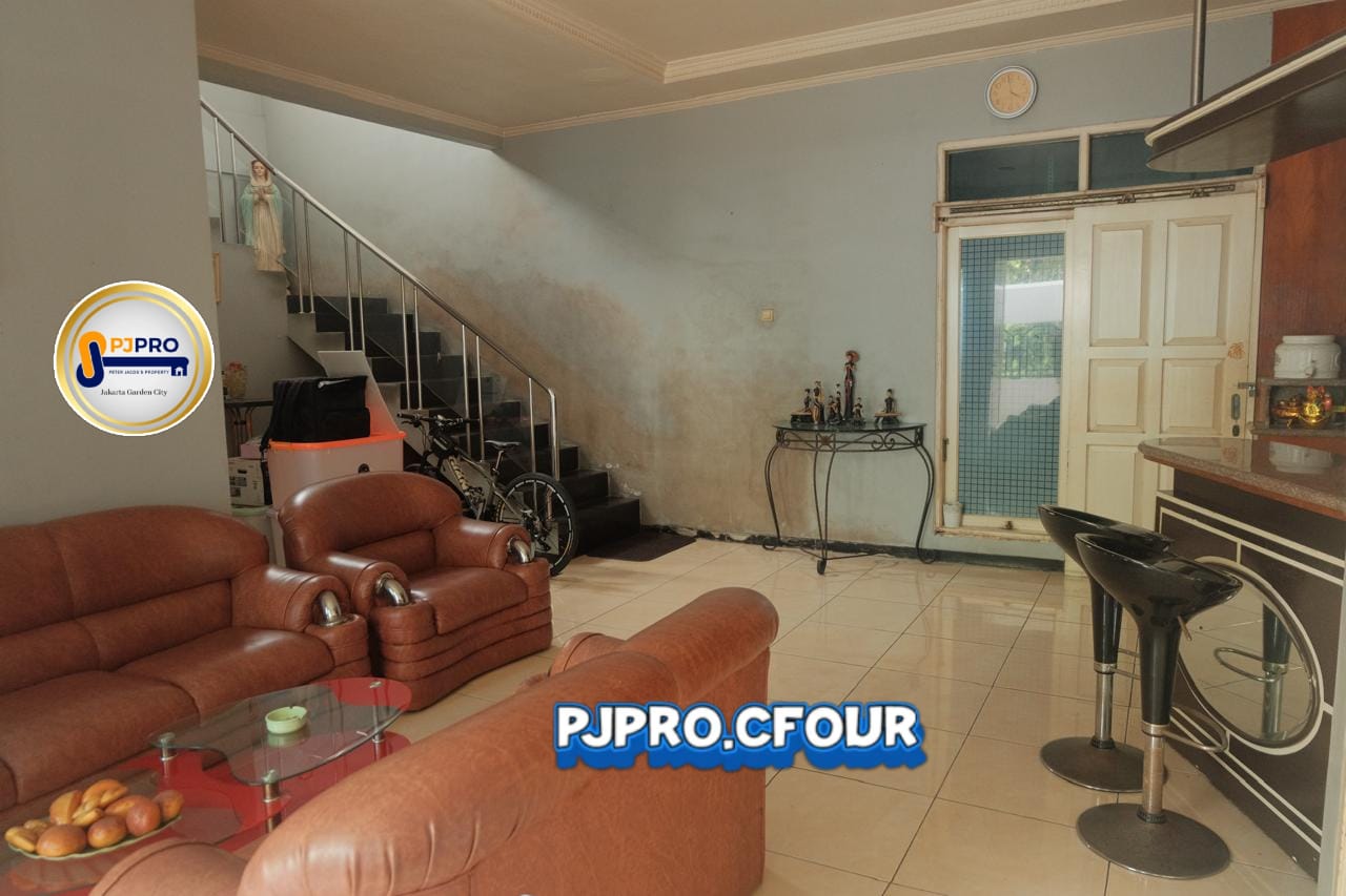 Dijual Rumah Besar dengan Posisi Hook di Harapan Indah Bekasi