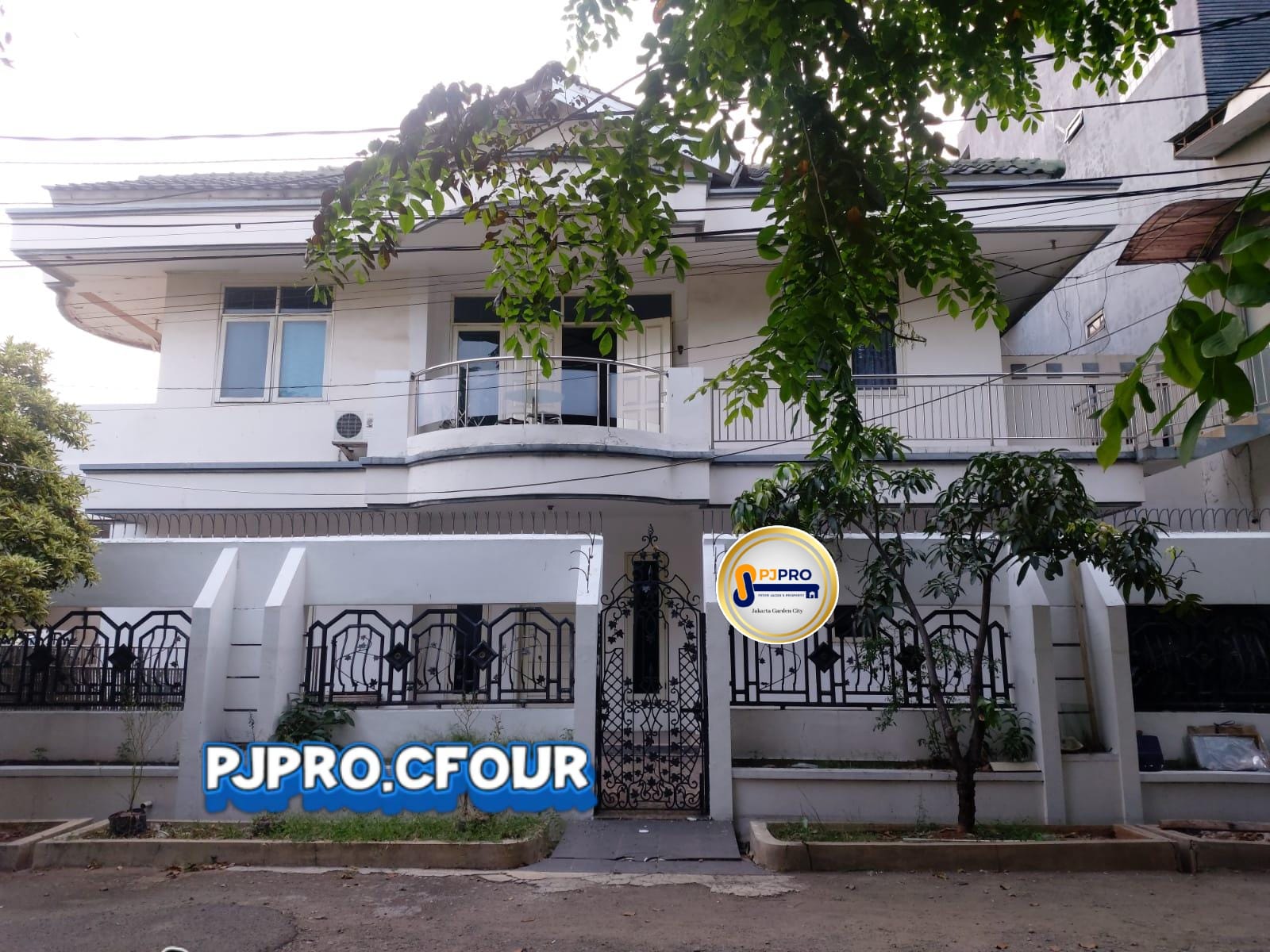 Dijual Rumah Besar dengan Posisi Hook di Harapan Indah Bekasi