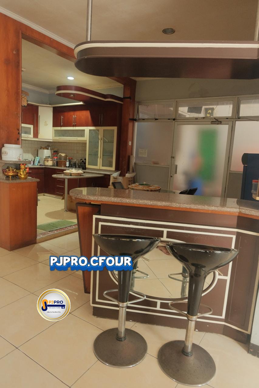 Dijual Rumah Besar dengan Posisi Hook di Harapan Indah Bekasi