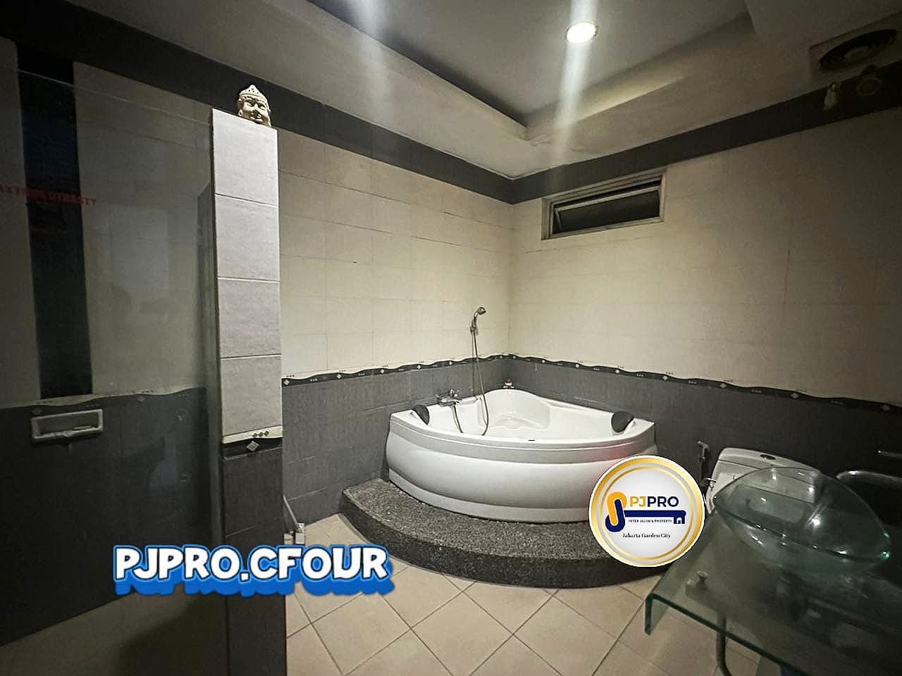 Dijual Rumah Besar dengan Posisi Hook di Harapan Indah Bekasi