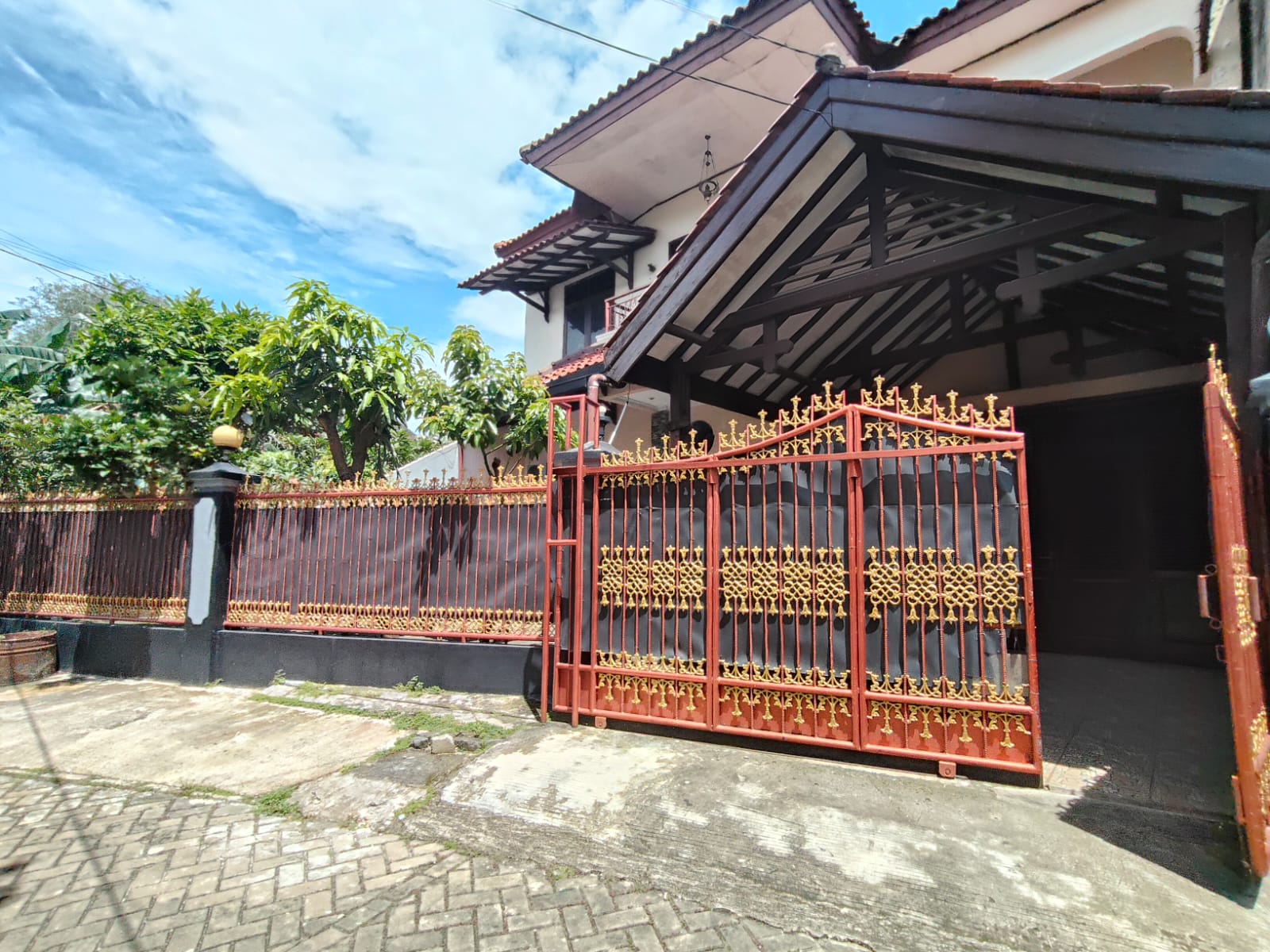 Harga Nego! Rumah 7 Kamar 2 Lantai dengan Kolam Renang anak Tang