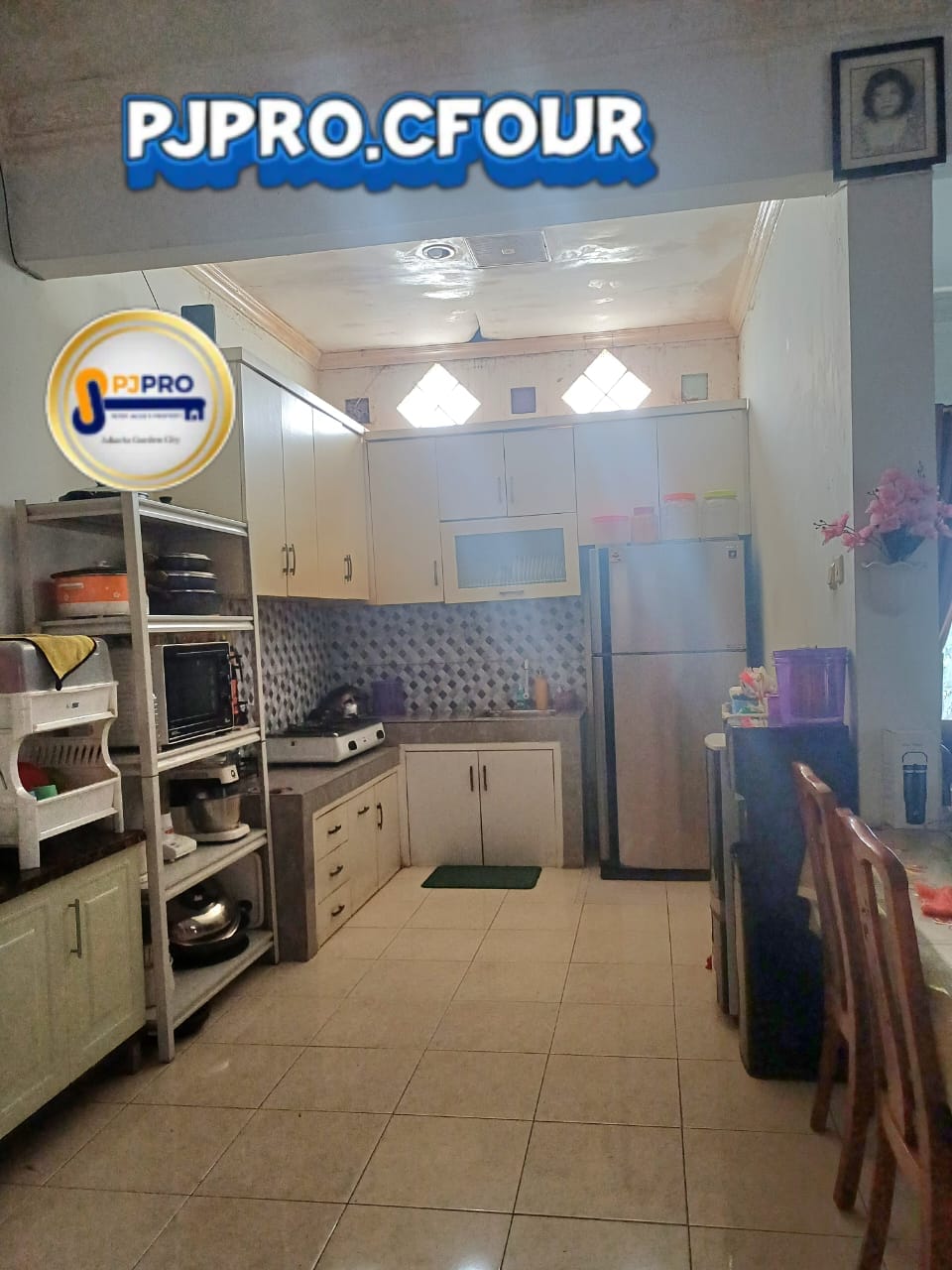 Dijual Rumah Posisi Hook Area Bebas Banjir di Taman Harapan Baru