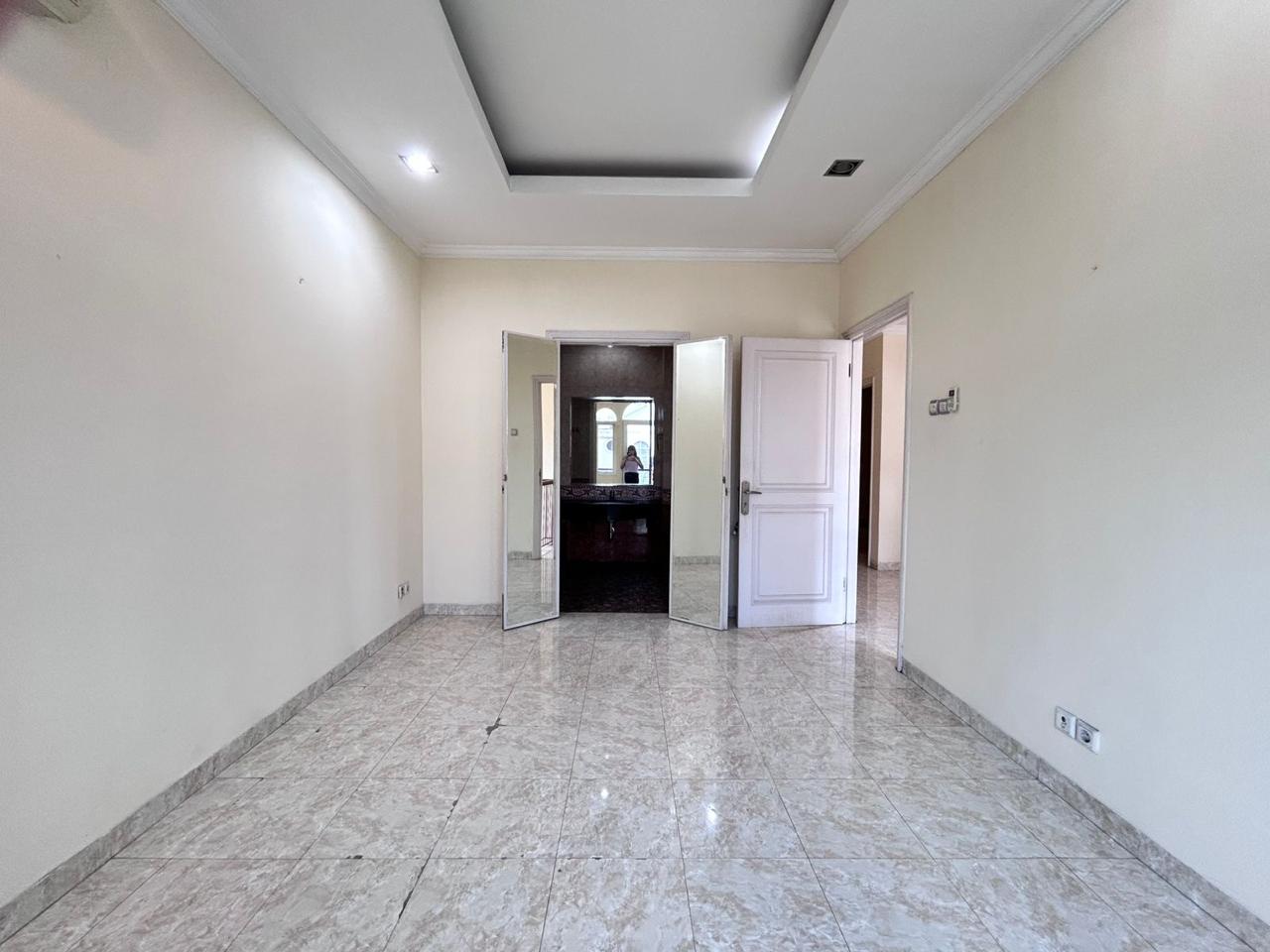 Rumah secondary Kawasan elit Cibubur Raffles Hills