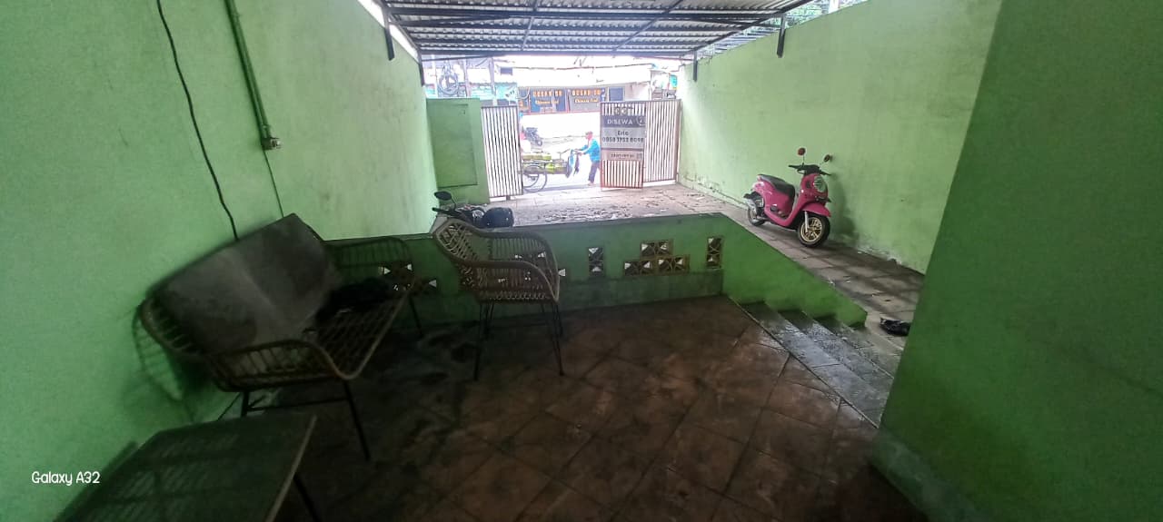 Rumah Super Strategis Pinggir Jalan Raya Area Karet, 750 Meter k